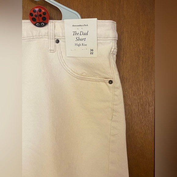 NWT Abercrombie and Fitch- High Rise Dad Short- 36/22 - Picture 4 of 12